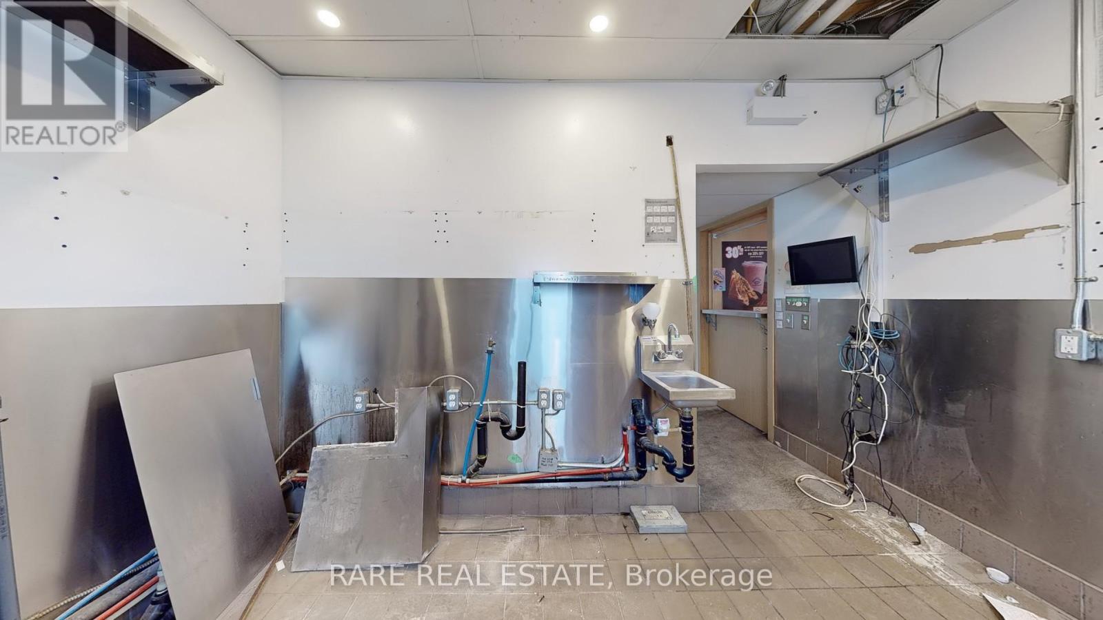 Unit 2 - 4909 Yonge Street Property Photo 21
