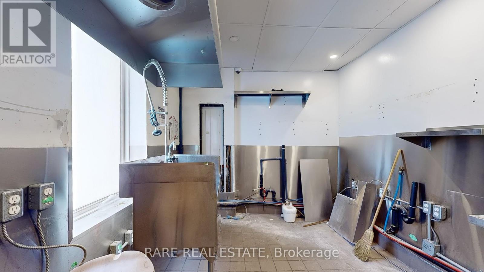 Unit 2 - 4909 Yonge Street Property Photo 23