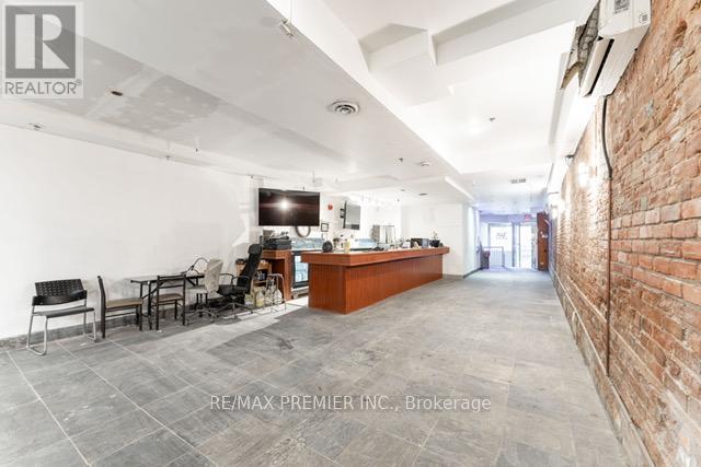 Main - 365 King Street W Property Photo 3