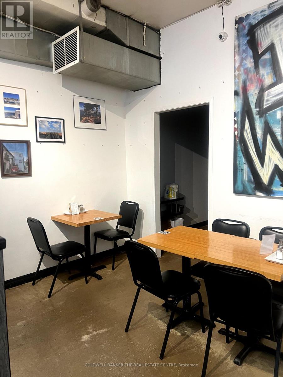 810 College Street Property Photo 4