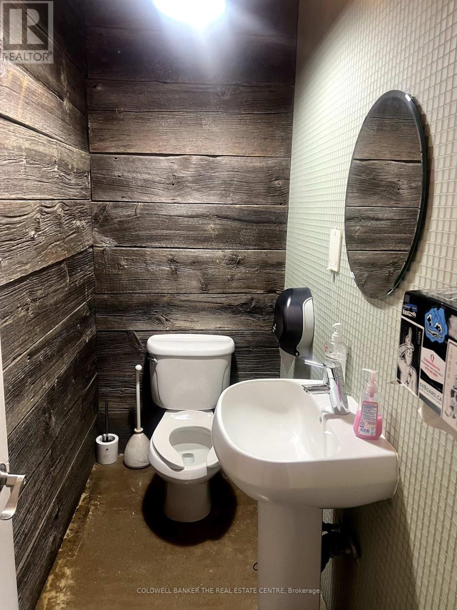 810 College Street Property Photo 15