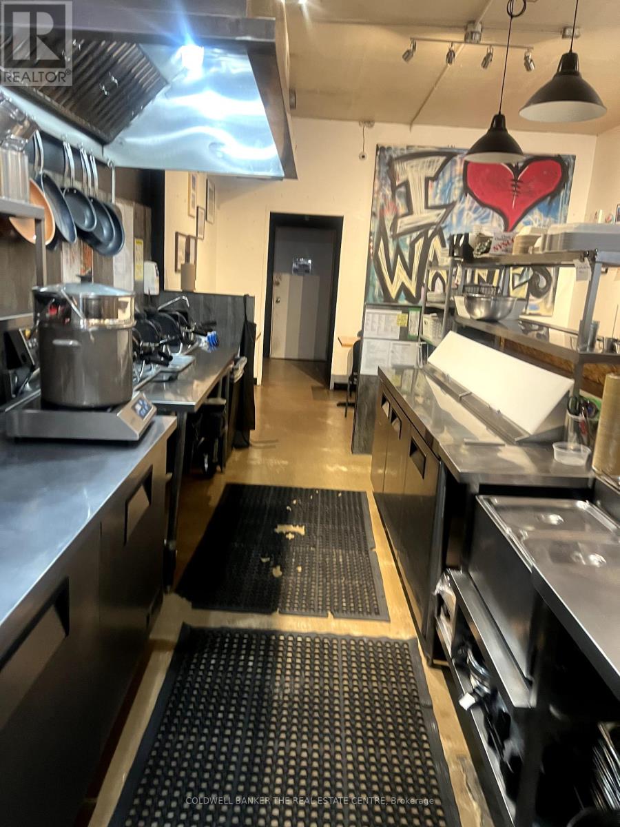 810 College Street Property Photo 18