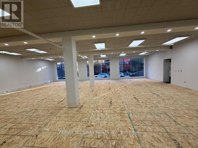 201 - 10-14 Mccaul Street W Property Photo 4