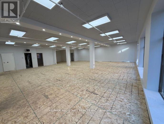 201 - 10-14 Mccaul Street W Property Photo 5