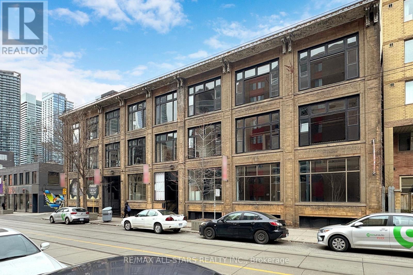 201 - 10-14 Mccaul Street W Property Photo 6