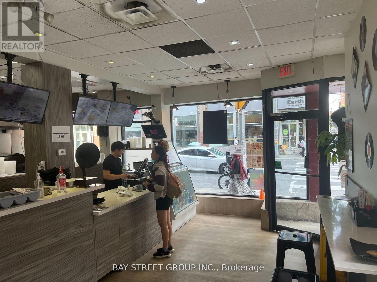 570 Yonge Street Property Photo 4