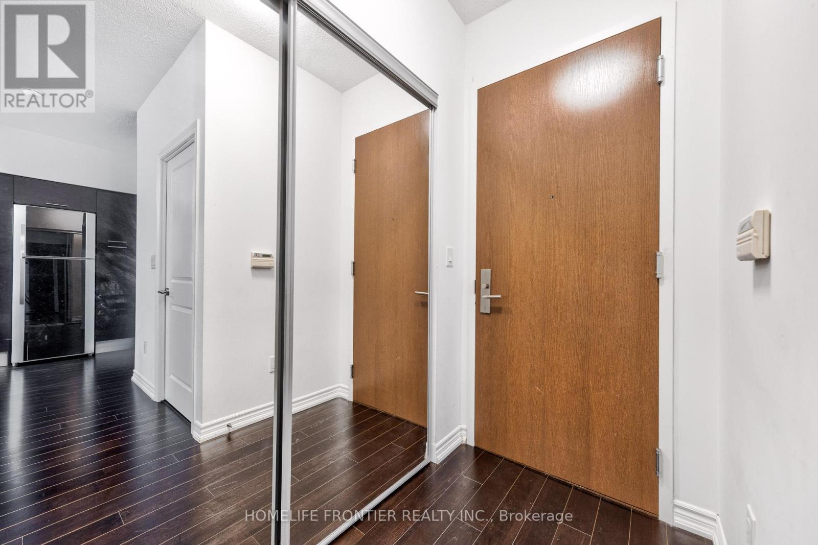 5609 - 386 YONGE STREET Property Photo 1