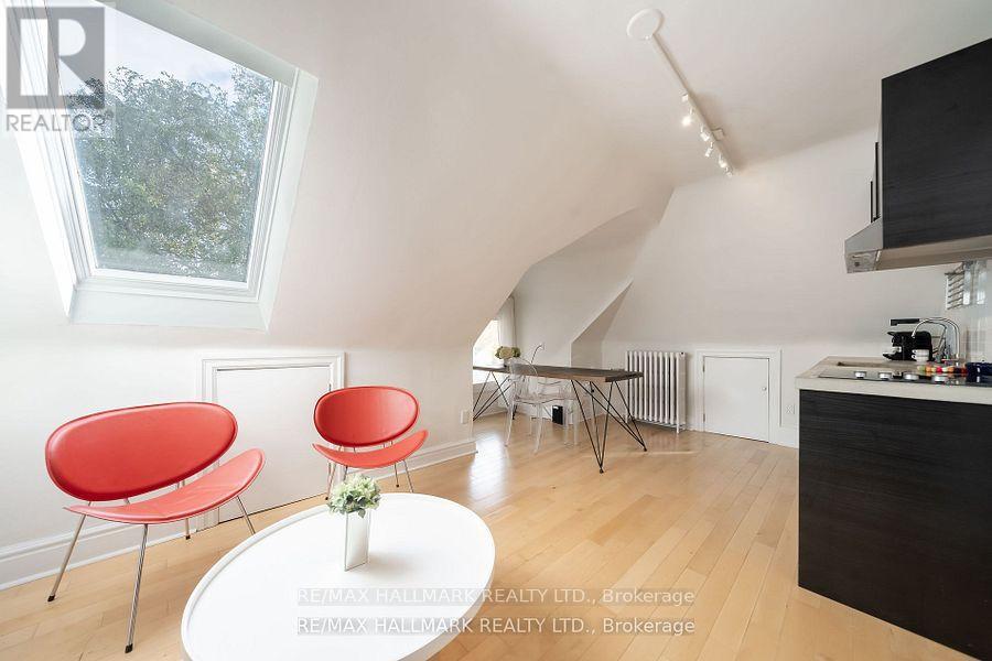 3/F - 524 MARKHAM STREET N Property Photo 1