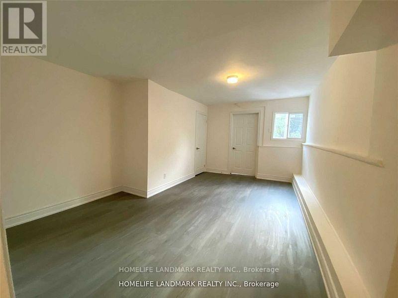 3238 Yonge Street Property Photo 3