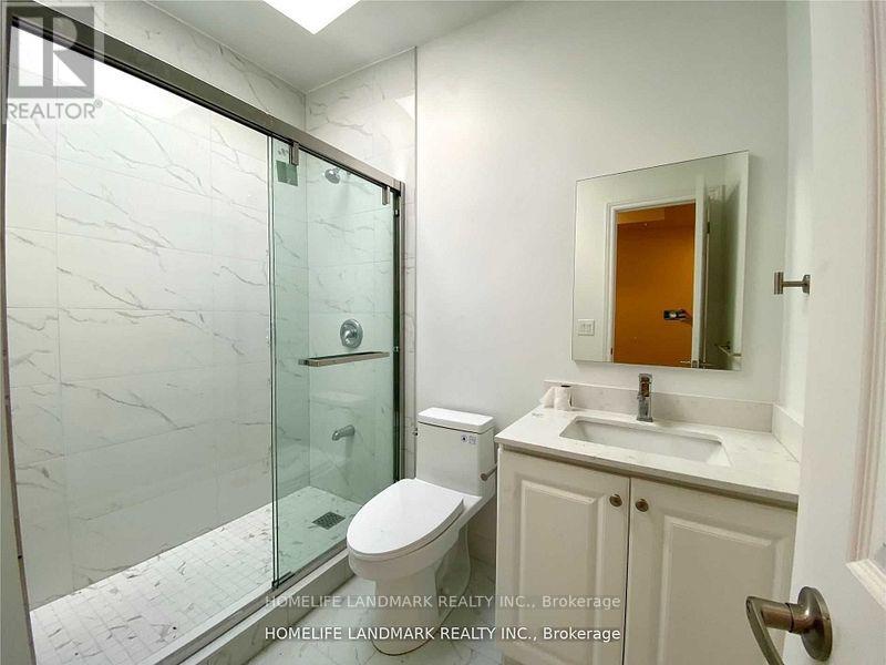 3238 Yonge Street Property Photo 4