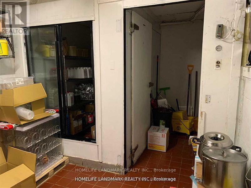 3238 Yonge Street Property Photo 5