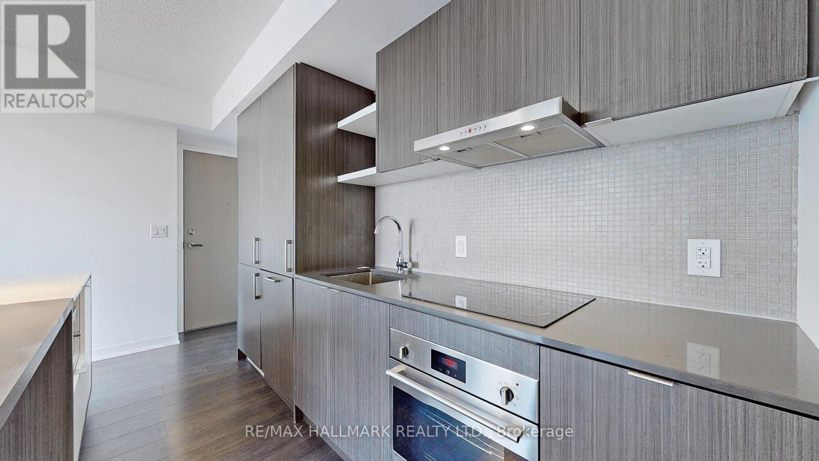 5301 - 100 Harbour Street Property Photo 7