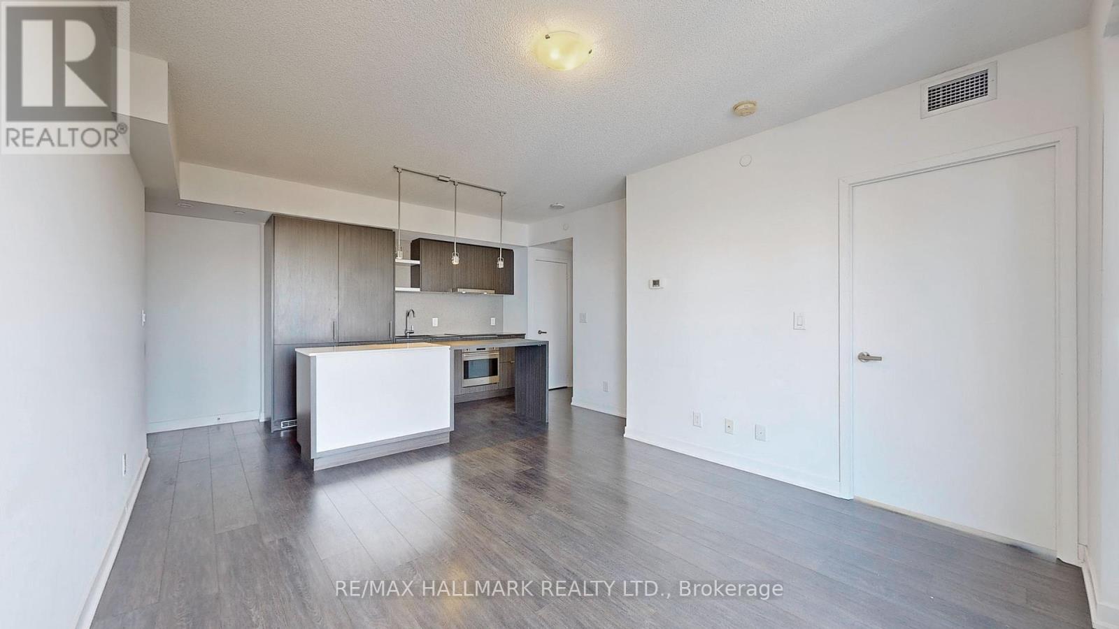 5301 - 100 Harbour Street Property Photo 8