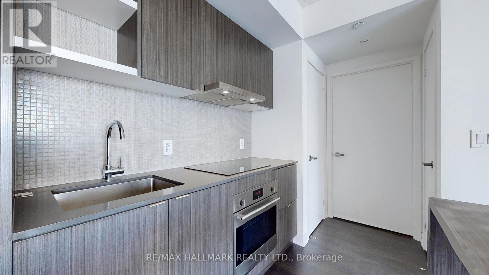 5301 - 100 Harbour Street Property Photo 10