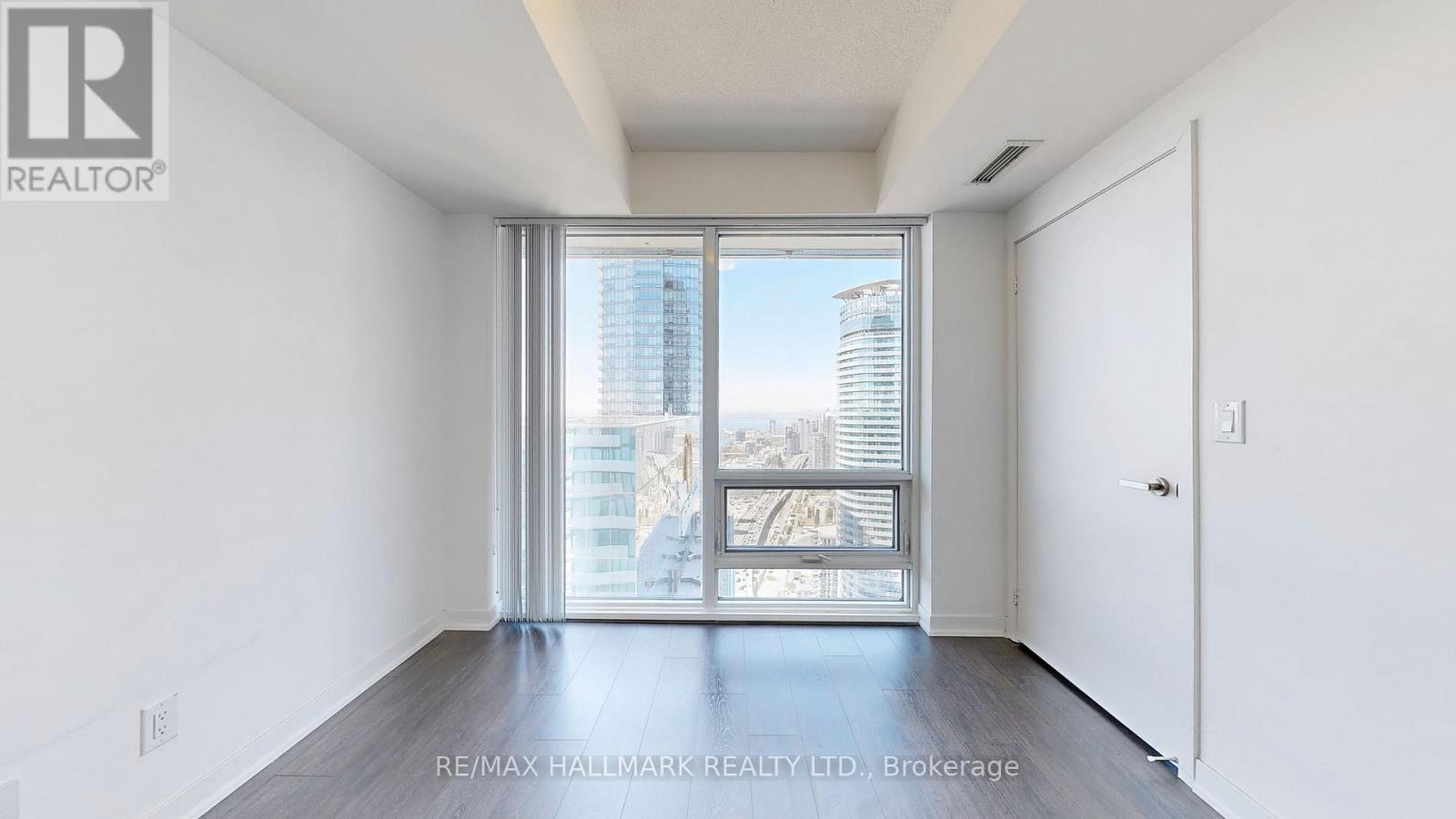 5301 - 100 Harbour Street Property Photo 12