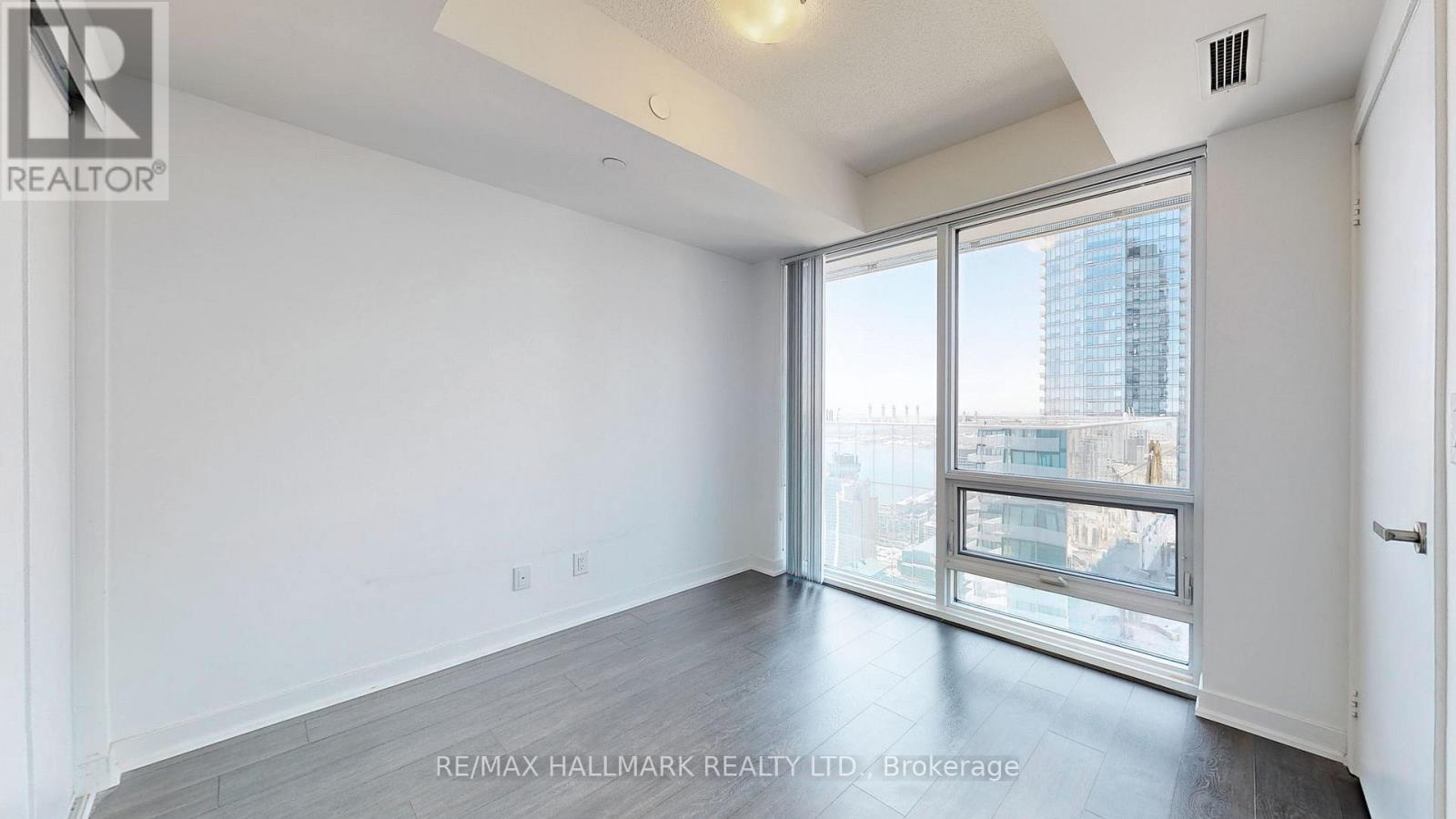 5301 - 100 Harbour Street Property Photo 13