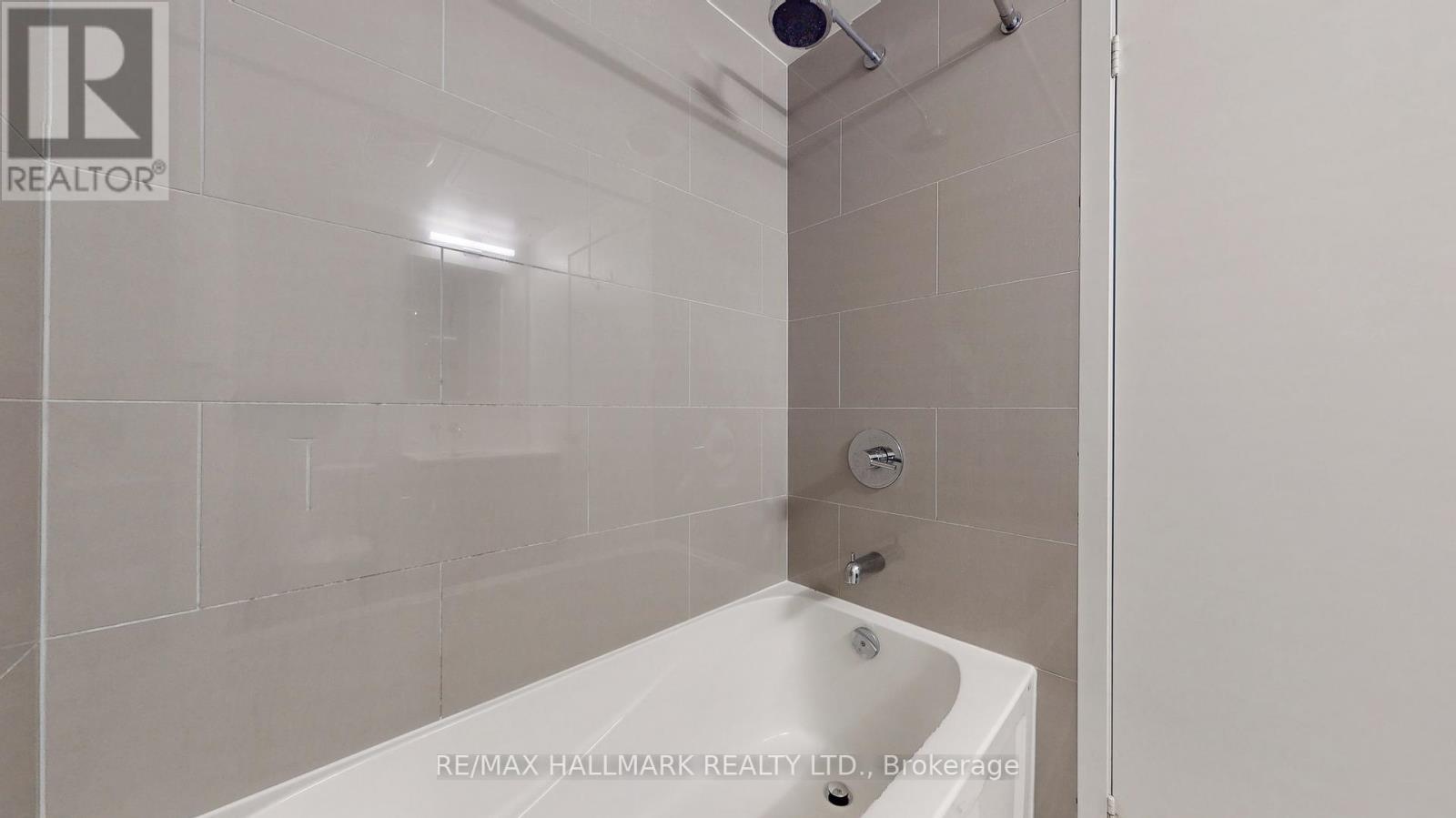 5301 - 100 Harbour Street Property Photo 16