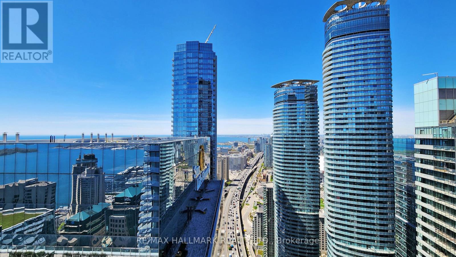 5301 - 100 Harbour Street Property Photo 18