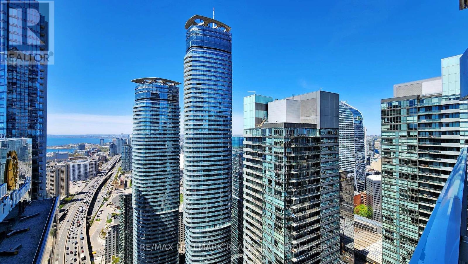 5301 - 100 Harbour Street Property Photo 19