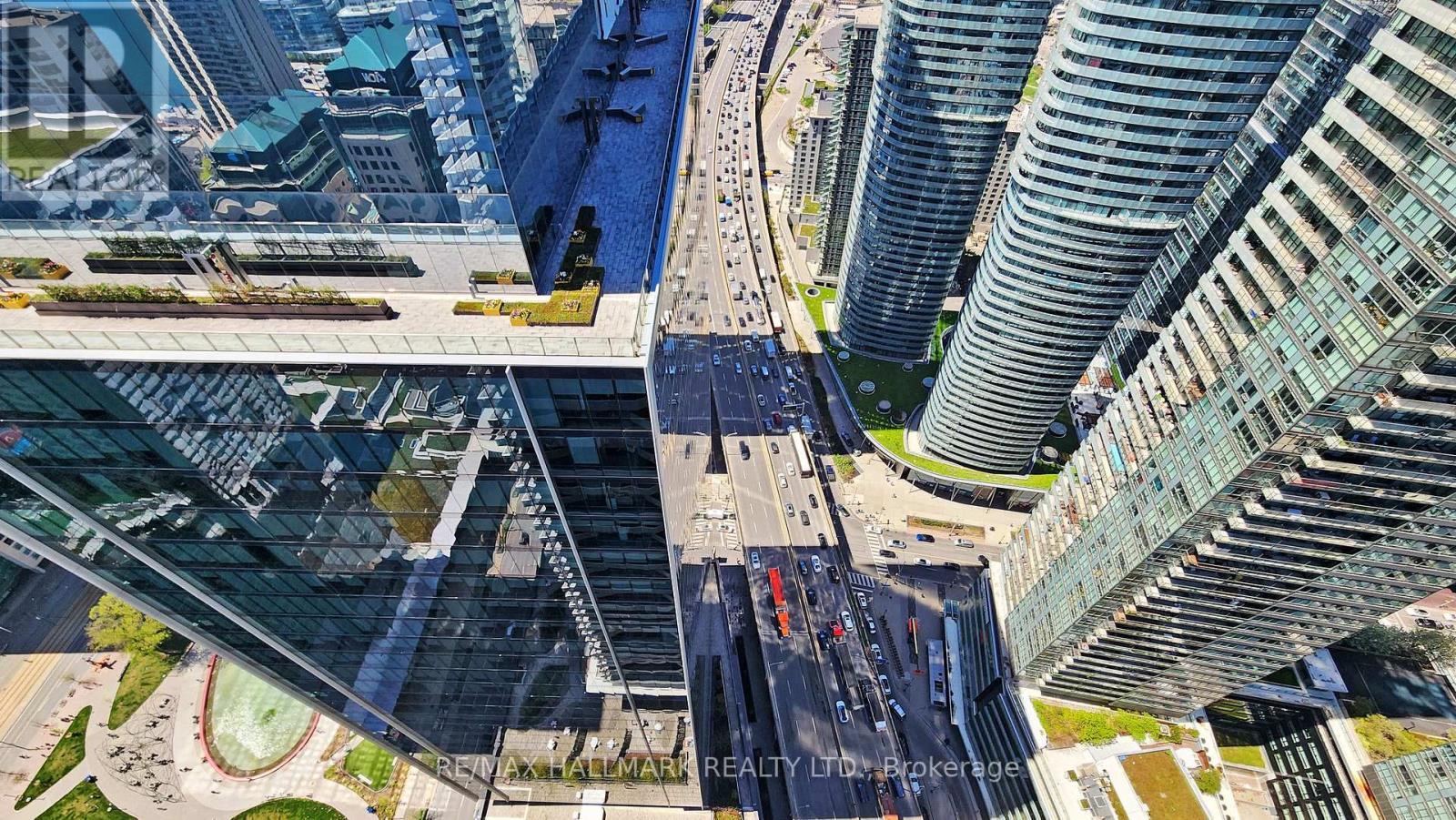 5301 - 100 Harbour Street Property Photo 21