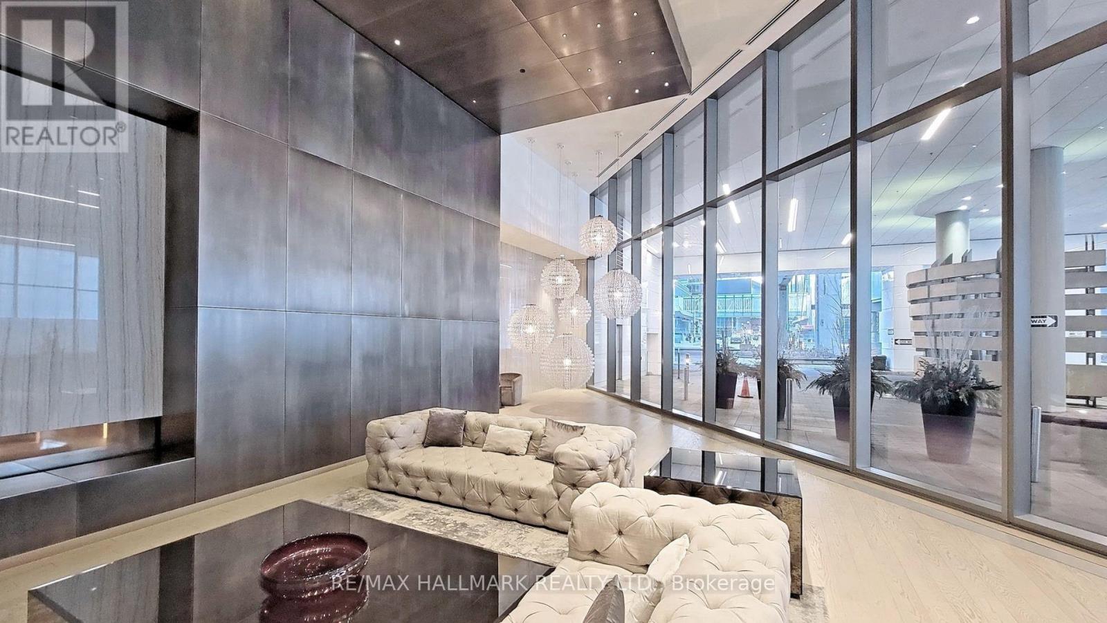 5301 - 100 Harbour Street Property Photo 27