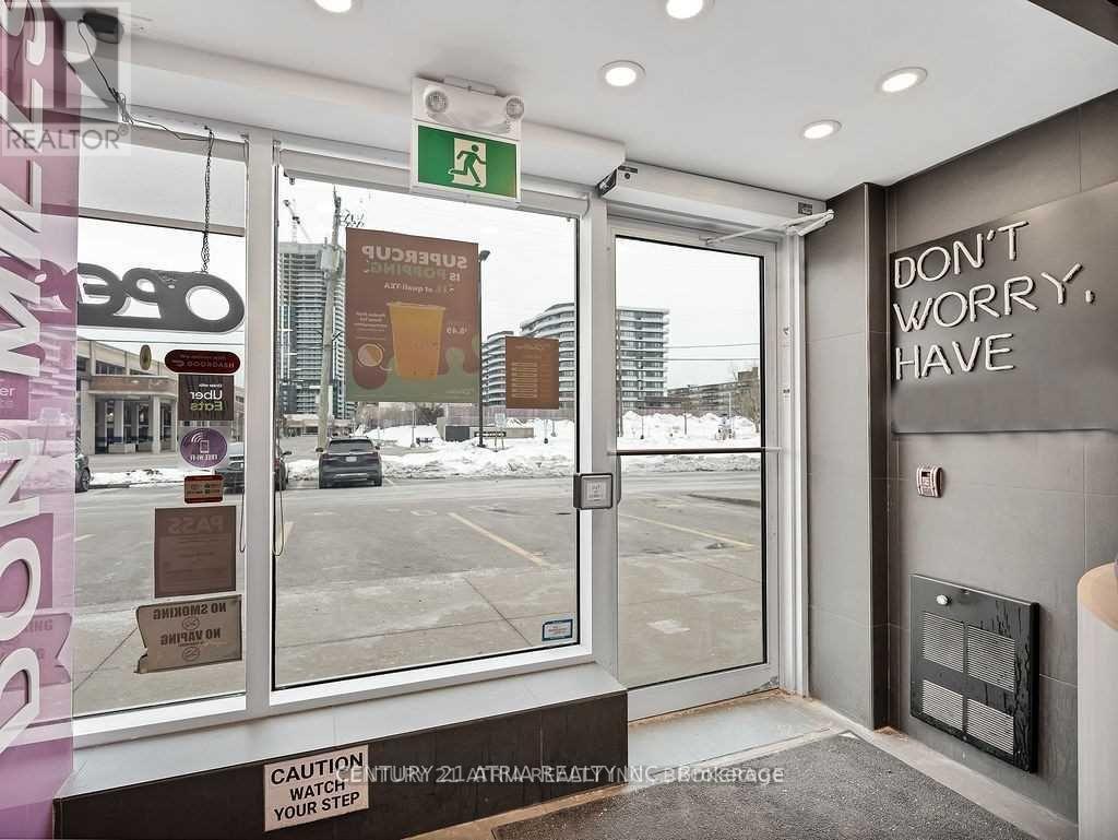 15 - 895 Lawrence Avenue E Property Photo 1