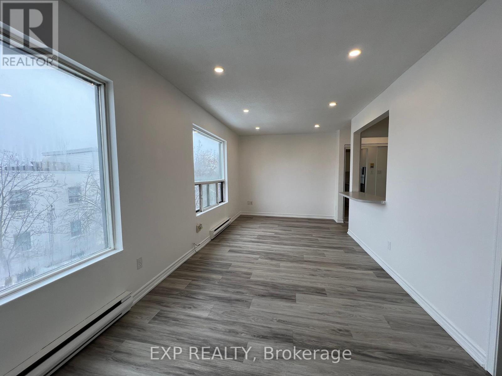 17 - 102 GREENSIDES AVENUE Property Photo 1
