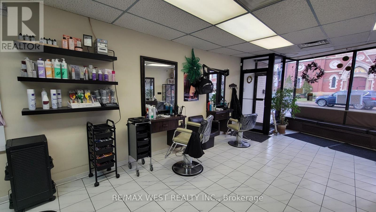Rm 1 - 1699 Dundas Street W Property Photo 6