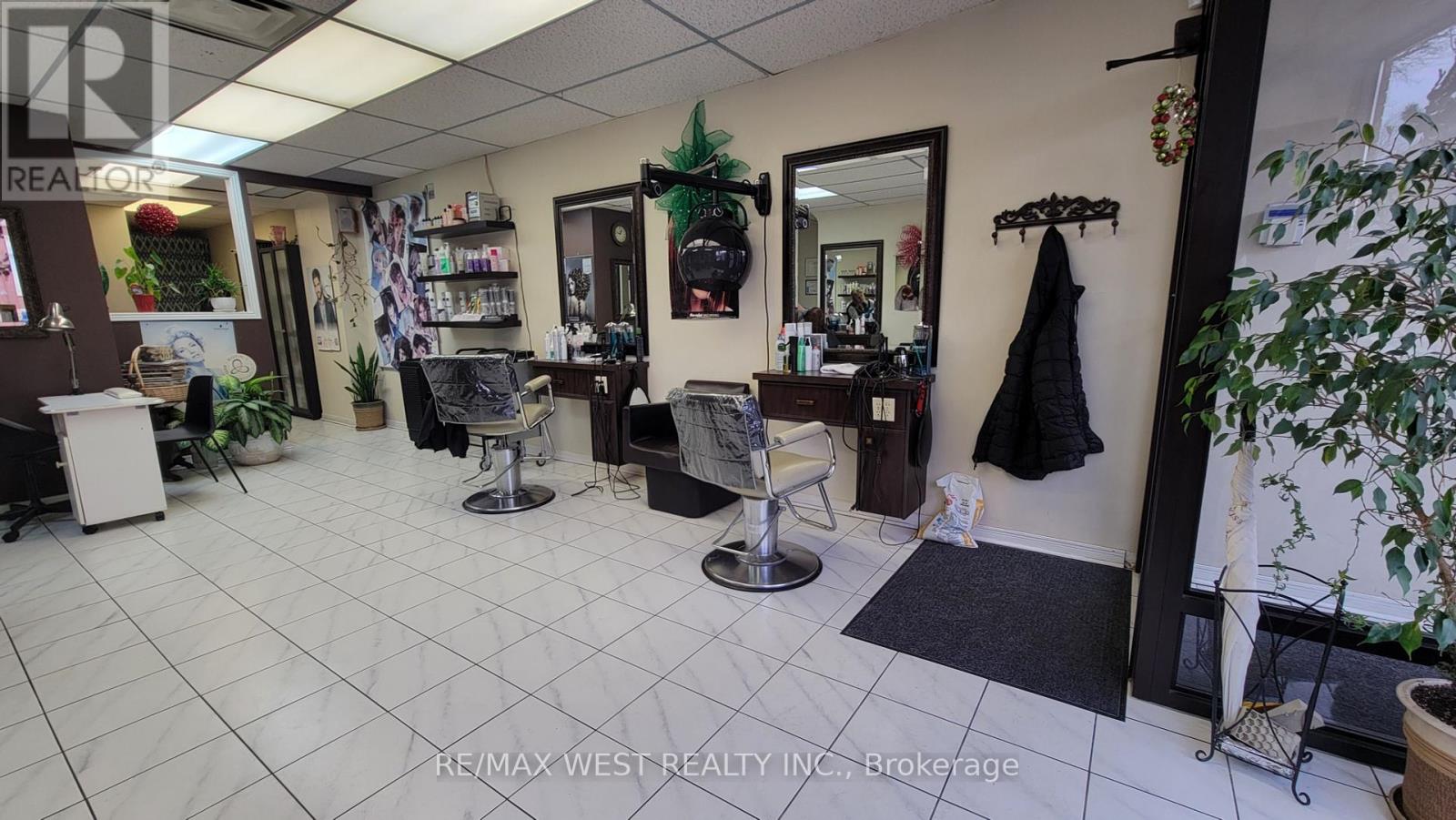 Rm 1 - 1699 Dundas Street W Property Photo 7