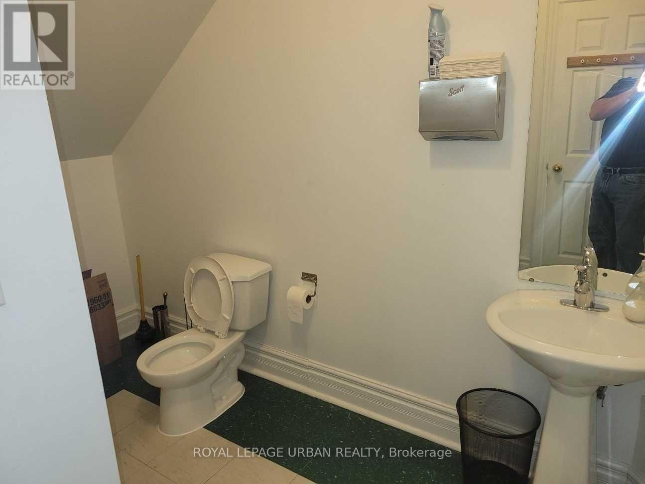 400 - 1089 Queen Street W Property Photo 7