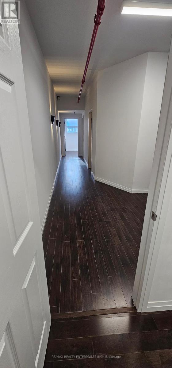 203 - 670 Bloor Street W Property Photo 4