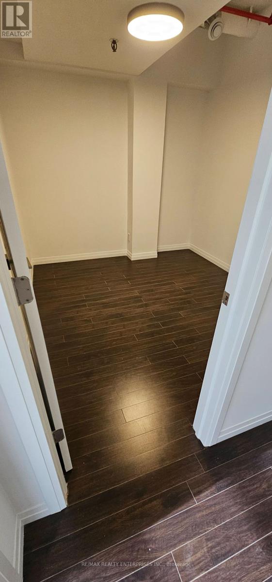 203 - 670 Bloor Street W Property Photo 8