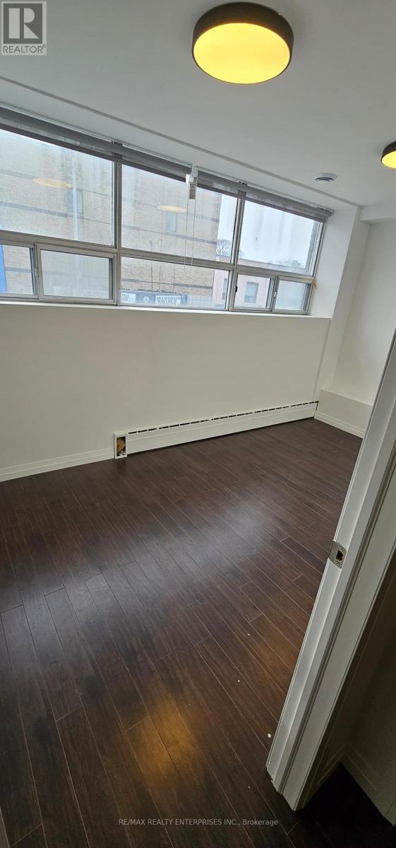 203 - 670 Bloor Street W Property Photo 9