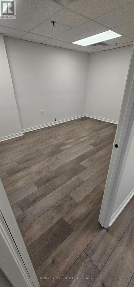 202 - 670 Bloor Street W Property Photo 6