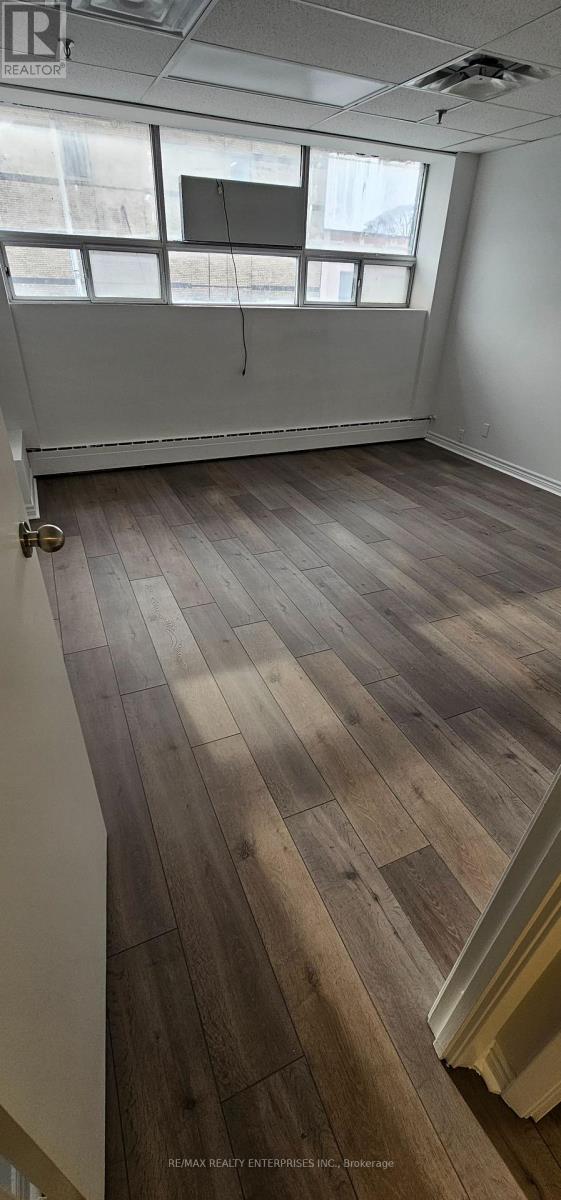 202 - 670 Bloor Street W Property Photo 7