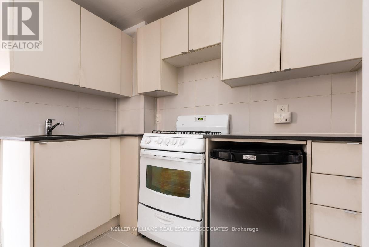 101 - 160 Huron Street Property Photo 1