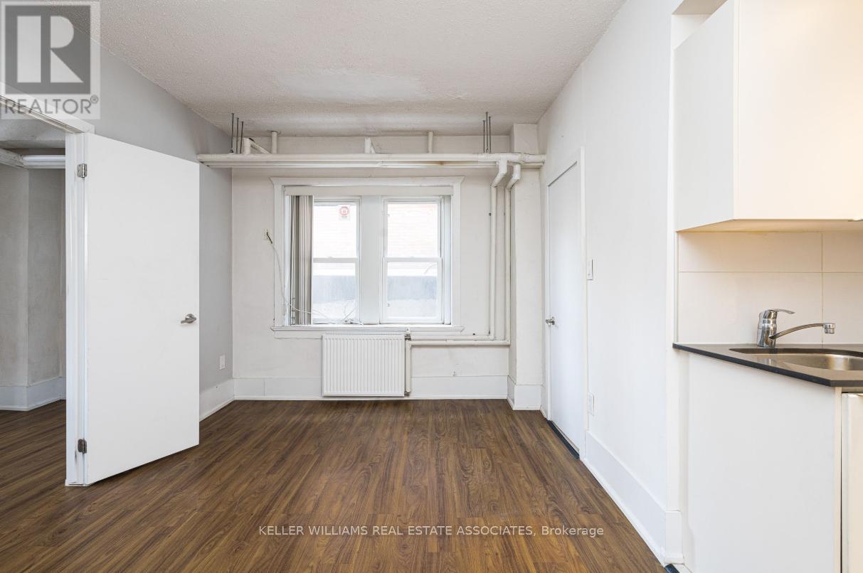 101 - 160 Huron Street Property Photo 3