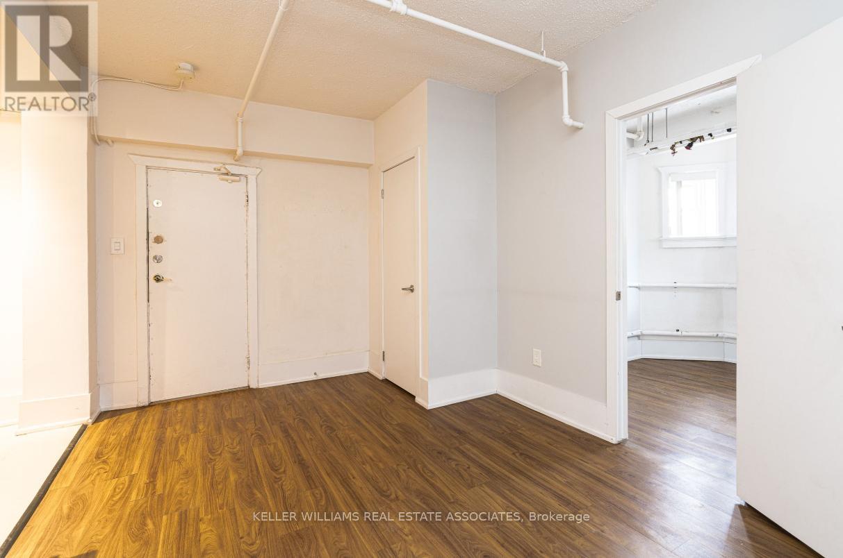 101 - 160 Huron Street Property Photo 4