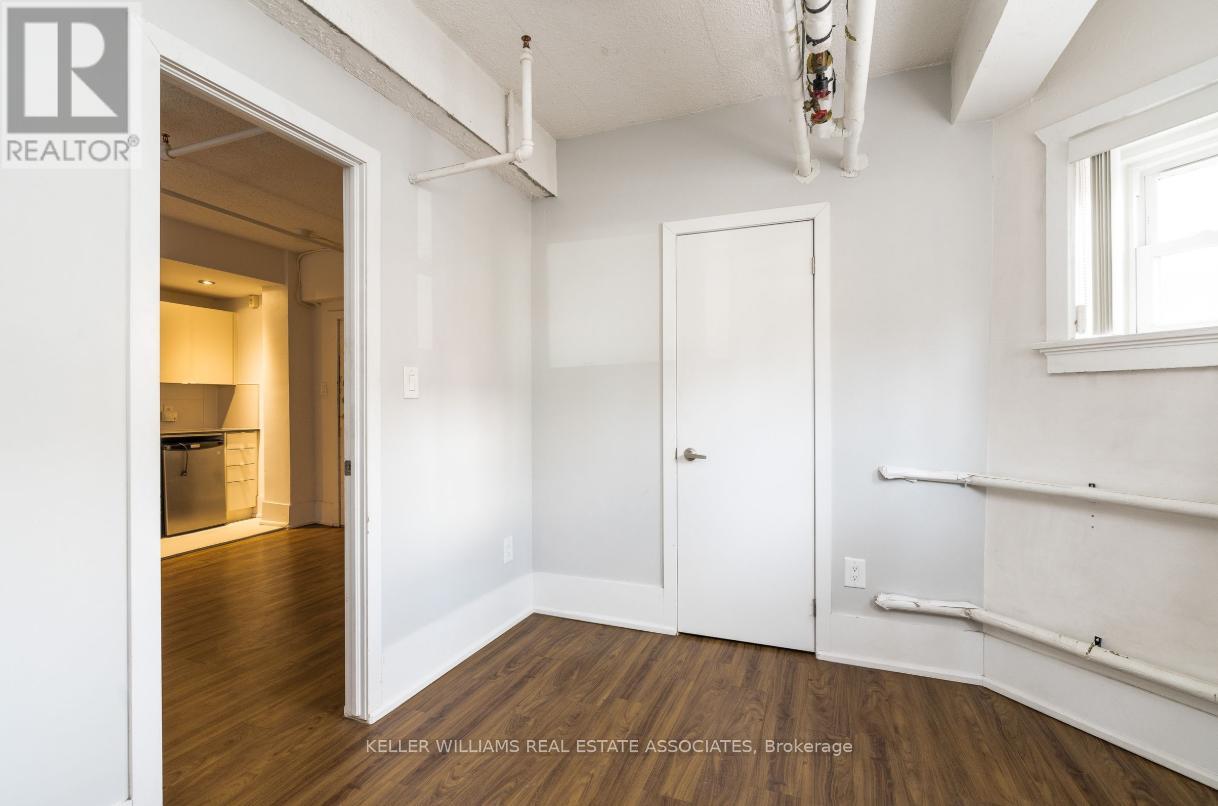 101 - 160 Huron Street Property Photo 5