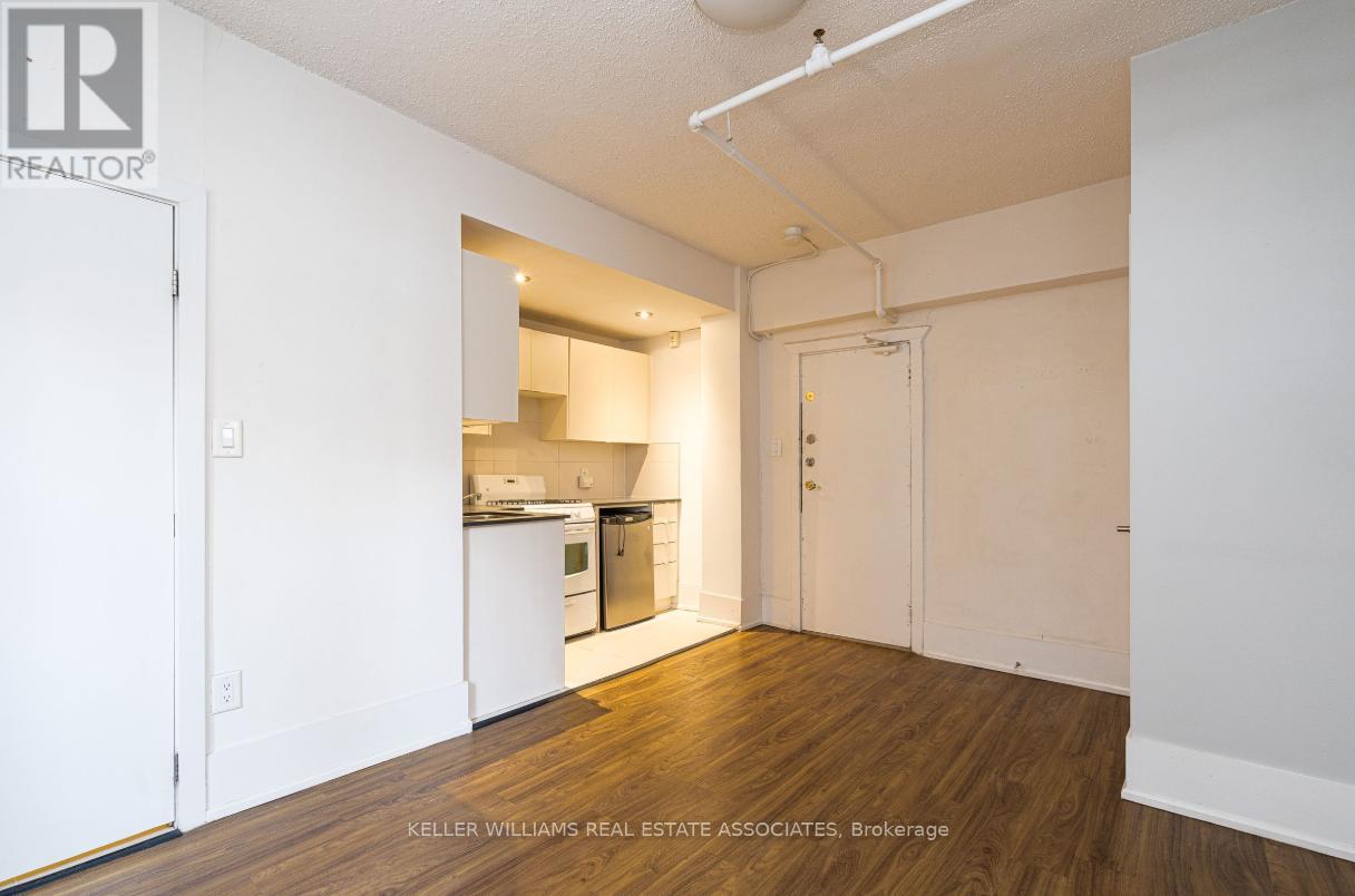 101 - 160 Huron Street Property Photo 7