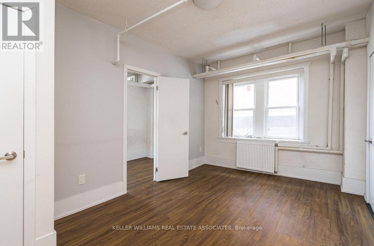 101 - 160 Huron Street Property Photo 8