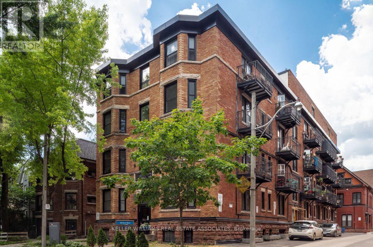101 - 160 Huron Street Property Photo 10