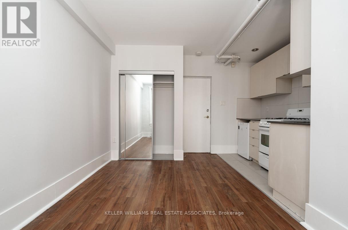 307 - 160 Huron Street Property Photo 2