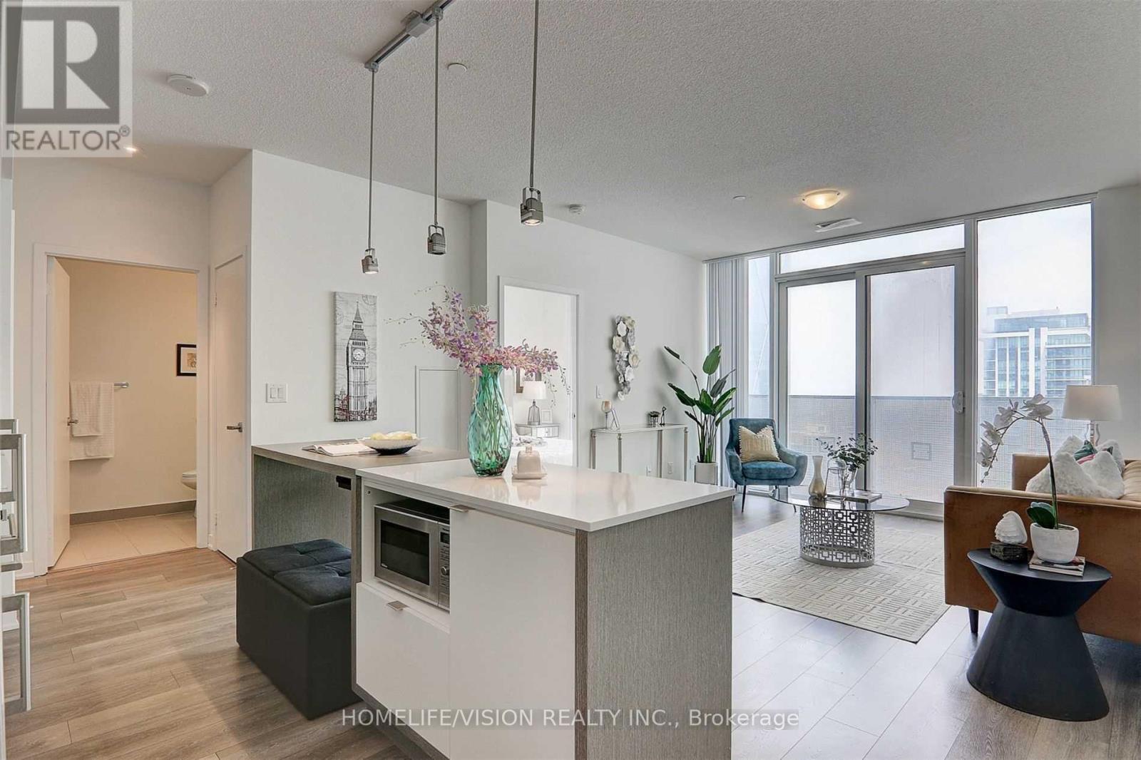 4906 - 100 Harbour Street Property Photo 3
