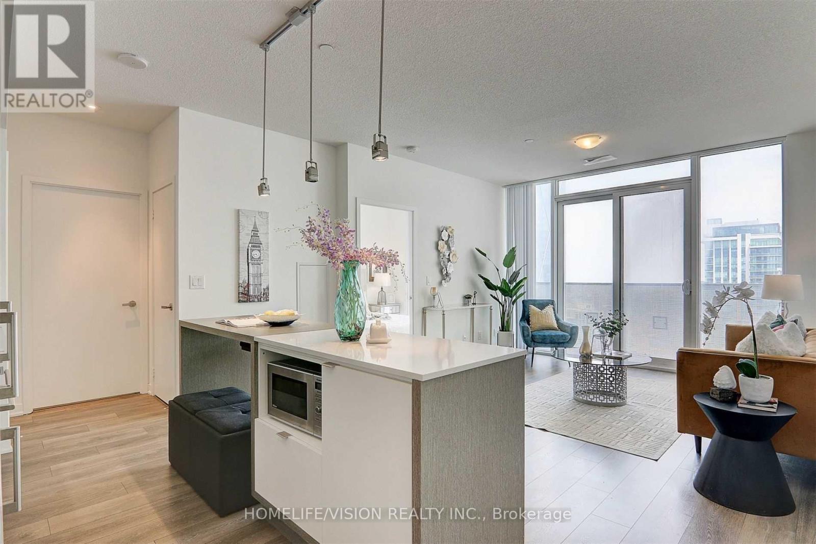 4906 - 100 Harbour Street Property Photo 4