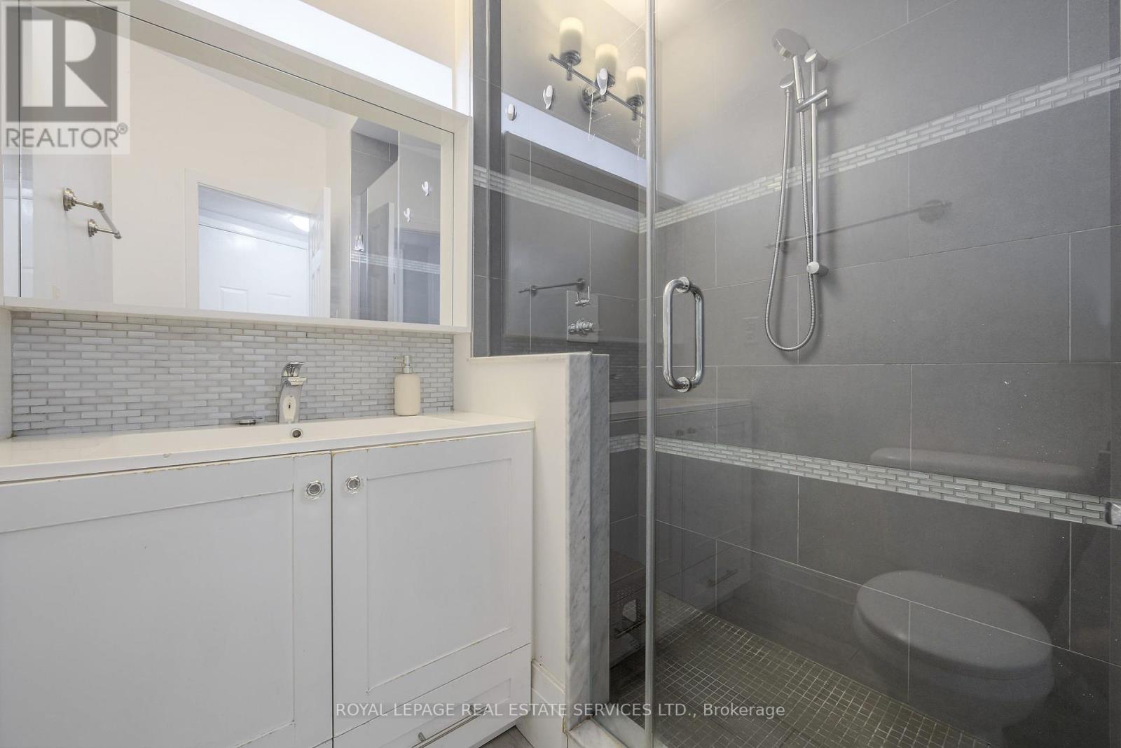 1 - 271 Albany Avenue Property Photo 20