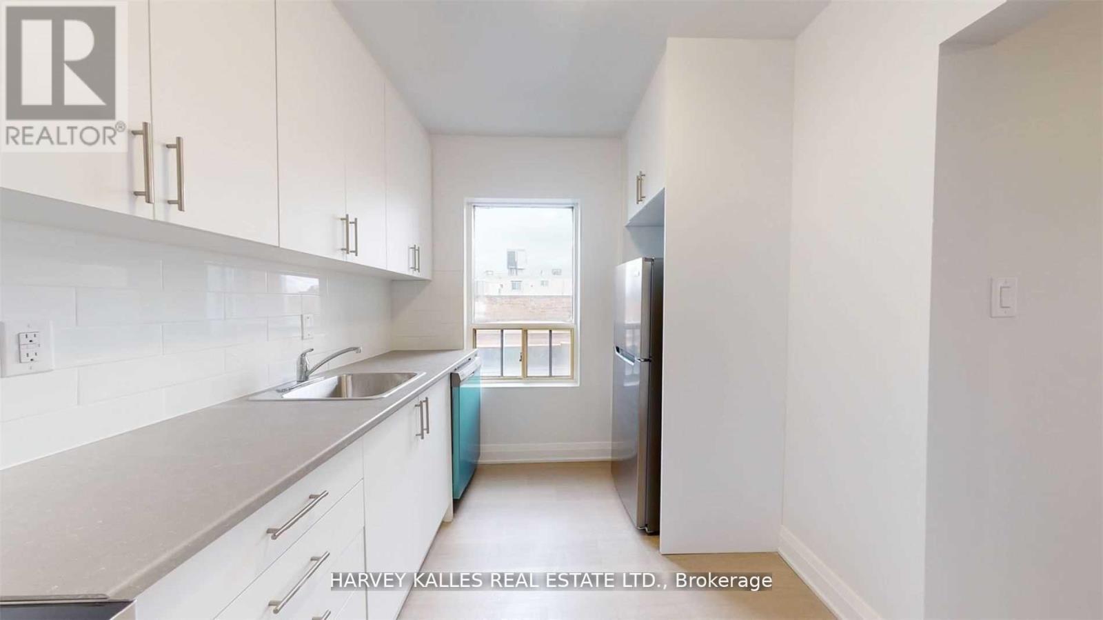 7 - 98 Northcliffe Boulevard Property Photo 6