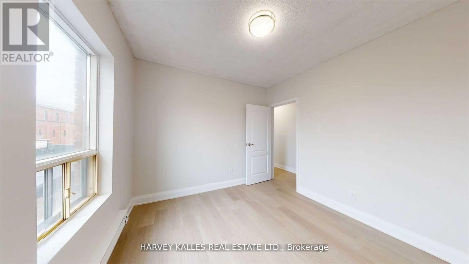 7 - 98 Northcliffe Boulevard Property Photo 11