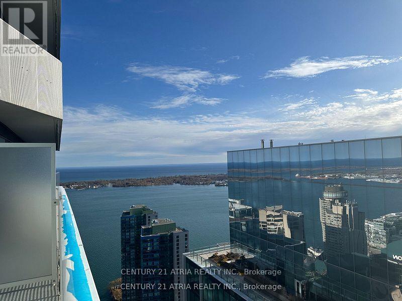 5201 - 100 Harbour Street Property Photo 7