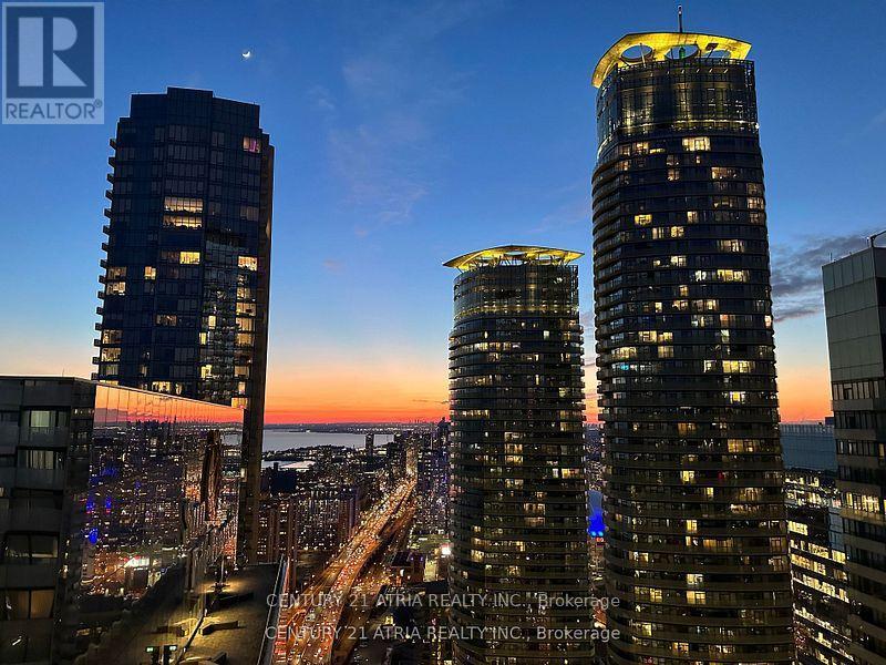 5201 - 100 Harbour Street Property Photo 8